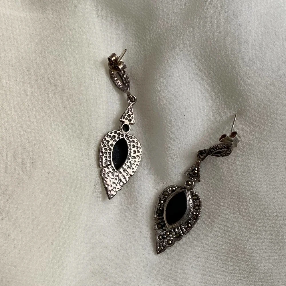 VTG Silver Black Almond Gunmetal Dangle Earrings